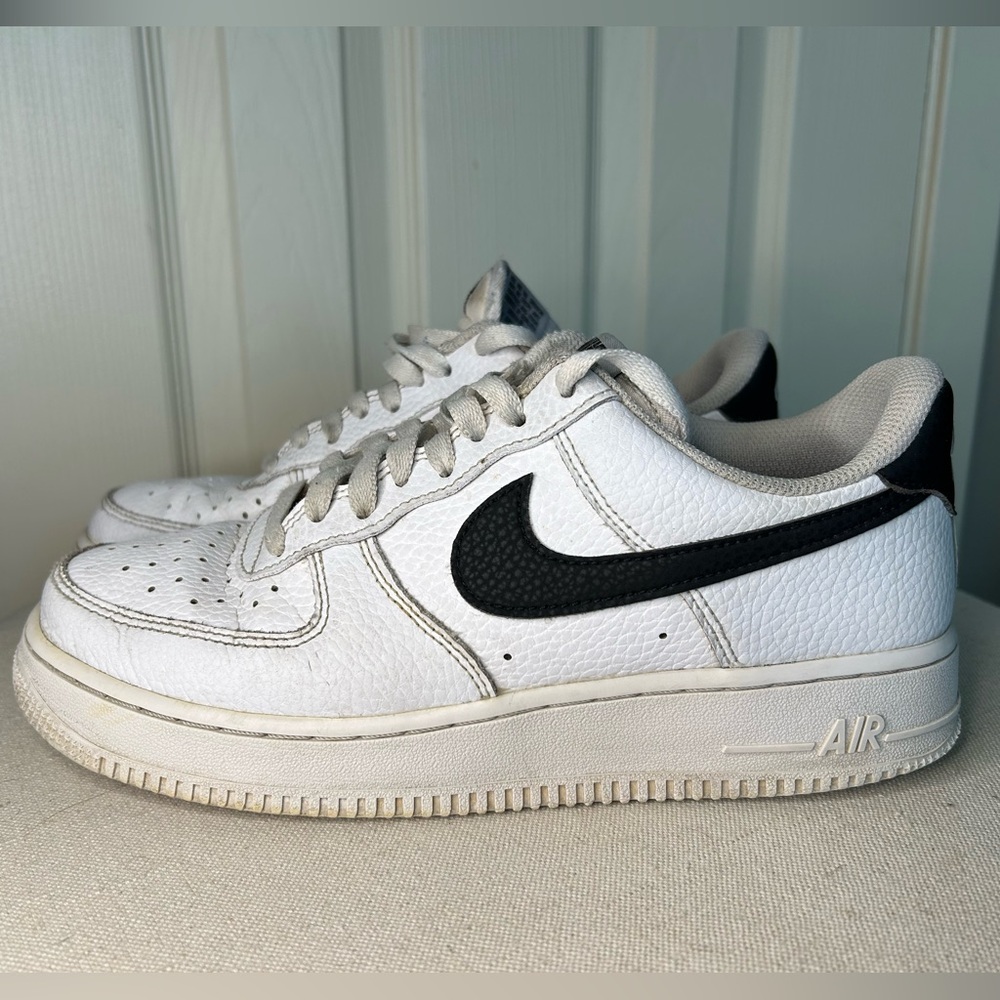 Nike Air Force 1 Low Top Sneakers Swoosh Streetwear Athleisure Classic  Size 7.5